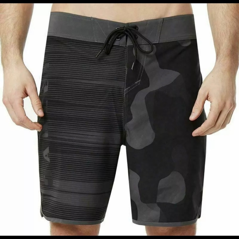 OAKLEY Men's Board Shorts Utah Camo GREY